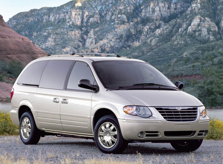  Chrysler Town & Country 2005 года  (фото 3 из 22)
